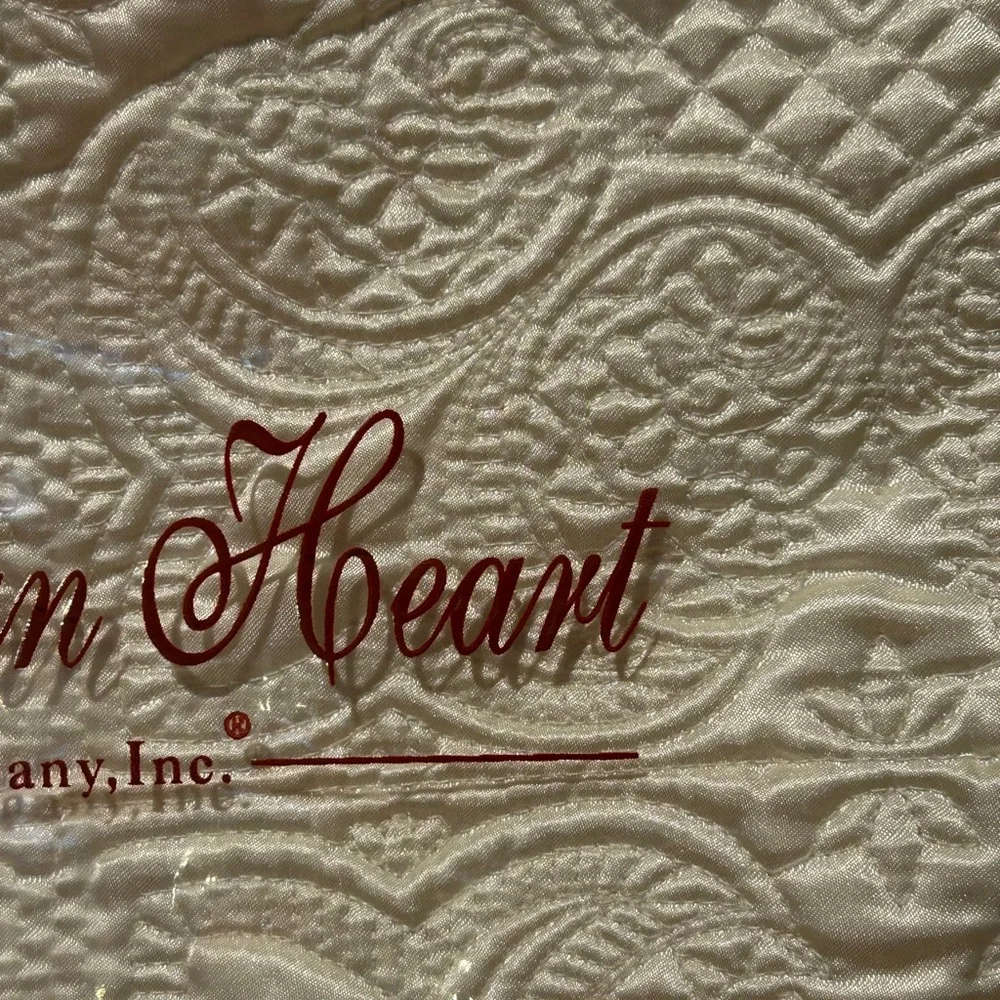 Cream Victorian Heart Twin Bedspread